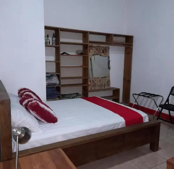 اتاق لوکس, Hostal Blood Moon