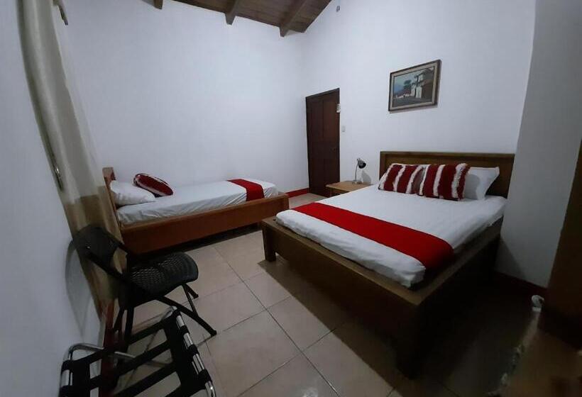 اتاق لوکس, Hostal Blood Moon