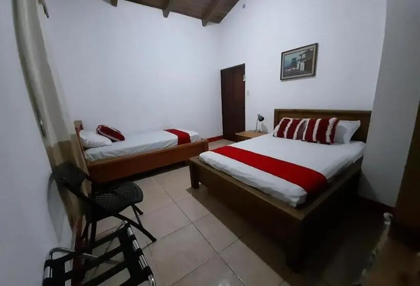 اتاق لوکس, Hostal Blood Moon