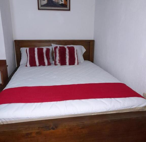 اتاق لوکس, Hostal Blood Moon