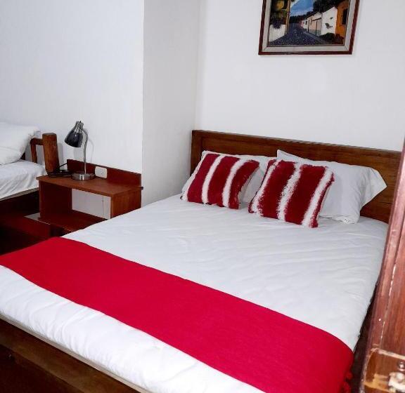 اتاق لوکس, Hostal Blood Moon