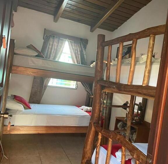 اتاق چهار تخته با دستشویی مشترک, Hostal Blood Moon