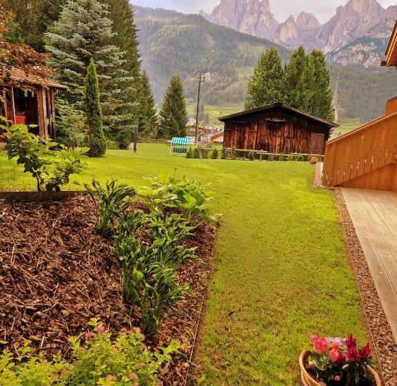 可观山景的小型套房, Chalet La Ciaseta