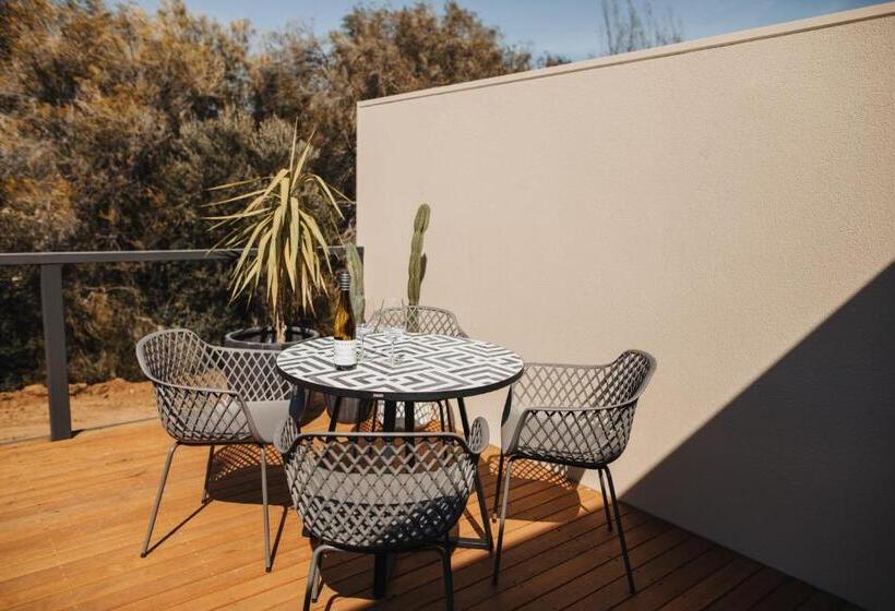 شقة غرفة واحدة, Mill St. Retreat