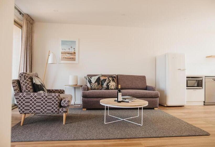 شقة غرفة واحدة, Mill St. Retreat