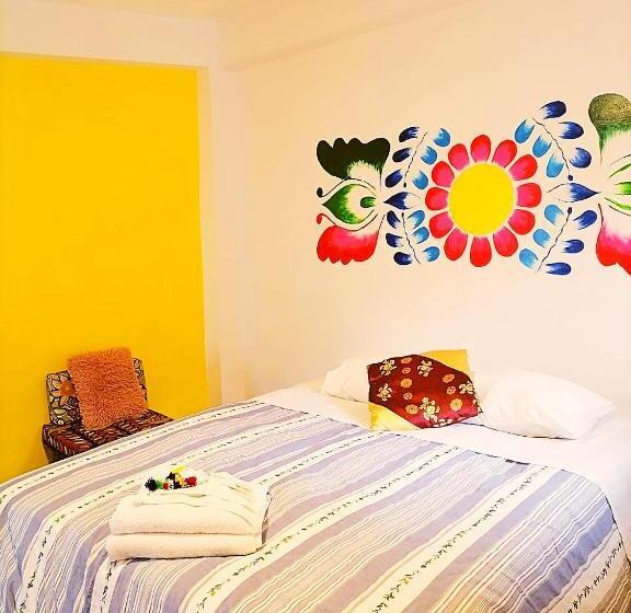 غرفة أساسية ثلاثية, The Andean Rooftop Guesthouse