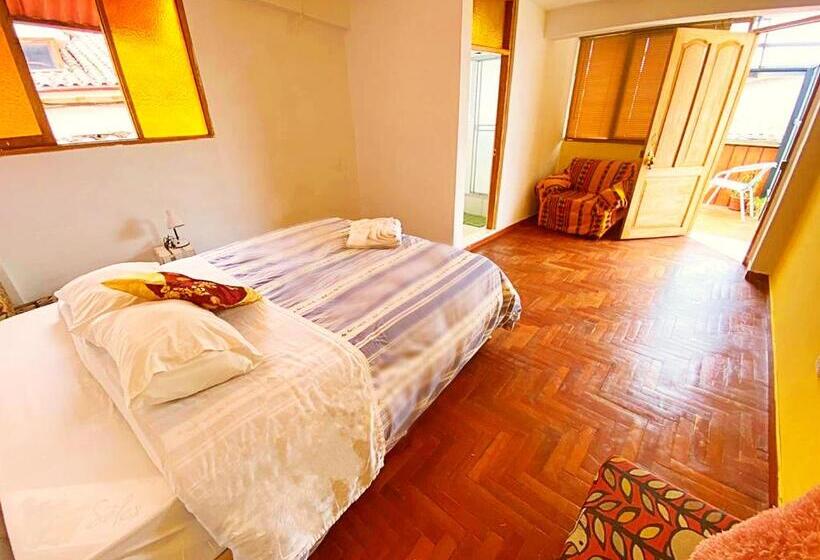 غرفة أساسية ثلاثية, The Andean Rooftop Guesthouse