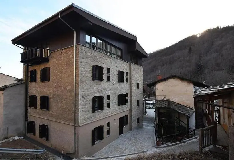 スタンダードスタジオ, La Meira Sermig Casa Ferie
