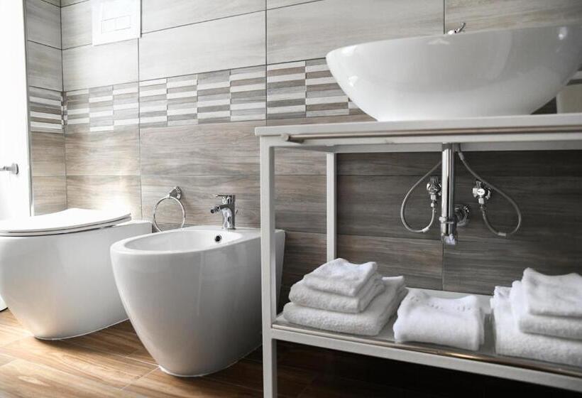 غرفة قياسية ثلاثية, Athena