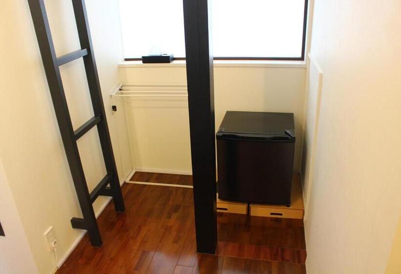 سرير فى غرفة مشتركه, En  Hostel & Café Bar