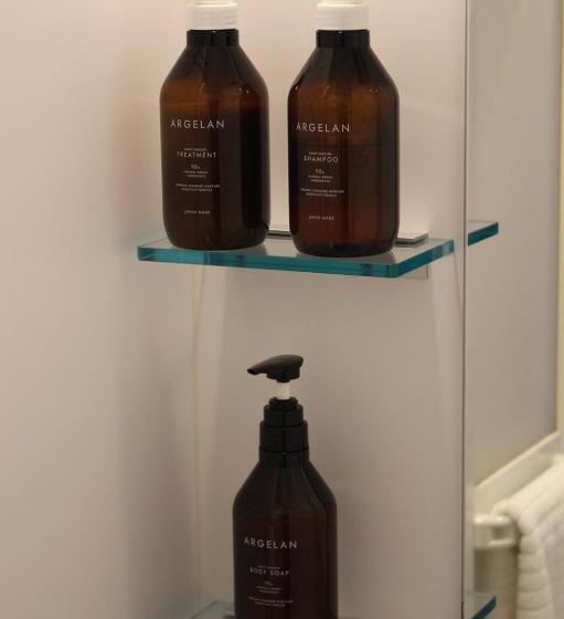 سرير فى غرفة مشتركه, En  Hostel & Café Bar