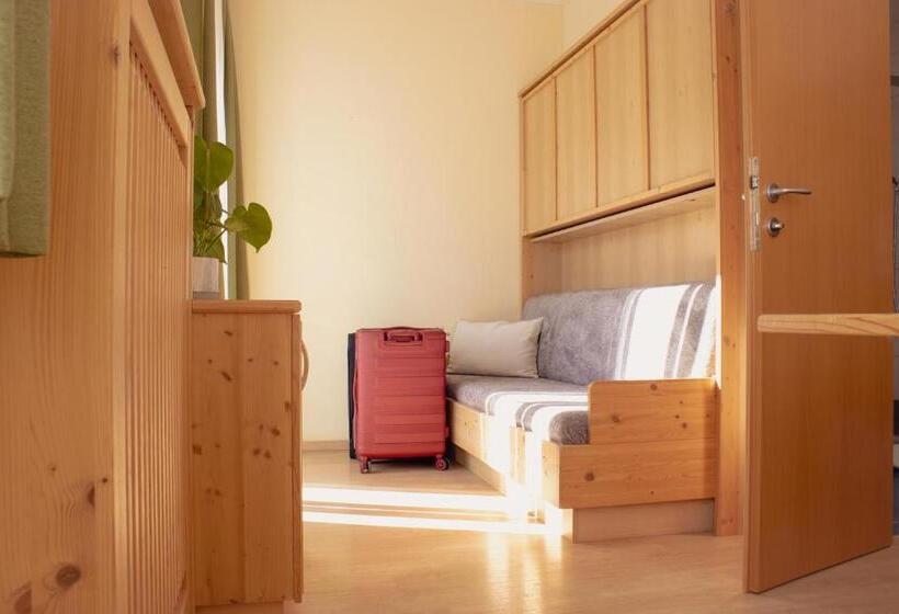 חדר משפחתי, Frühstückspension Klein Und Fein