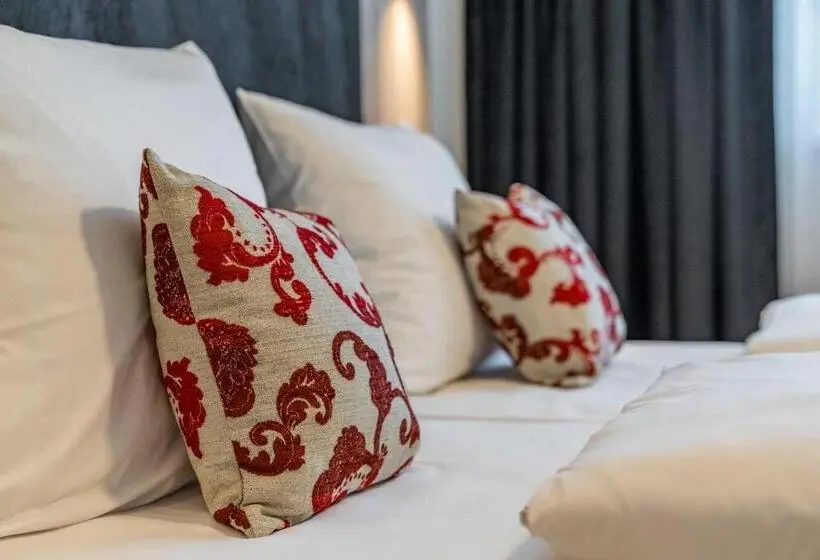سوییت جونیور, Abasto Hotel Dachau