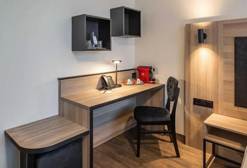 سوییت جونیور, Abasto Hotel Dachau