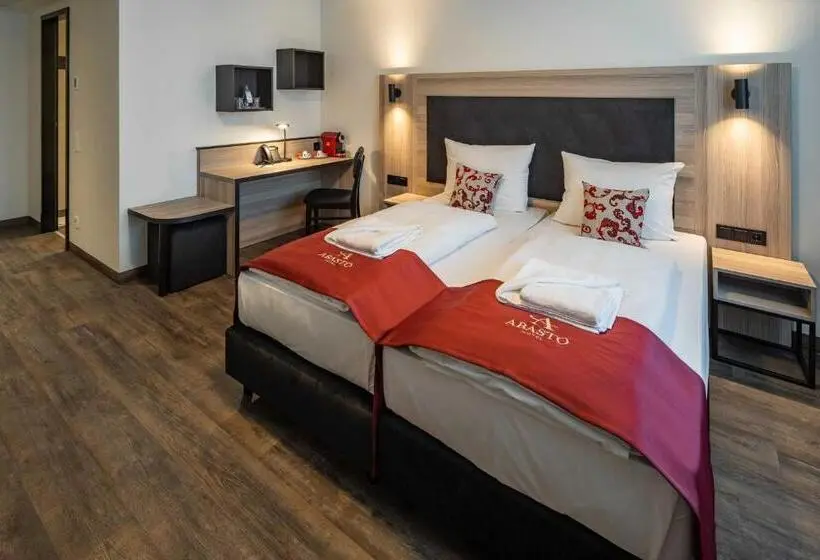 سوییت جونیور, Abasto Hotel Dachau