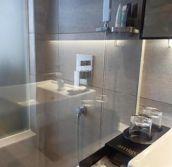 اتاق لوکس با تخت بزرگ, Amigo Hotel Bintulu
