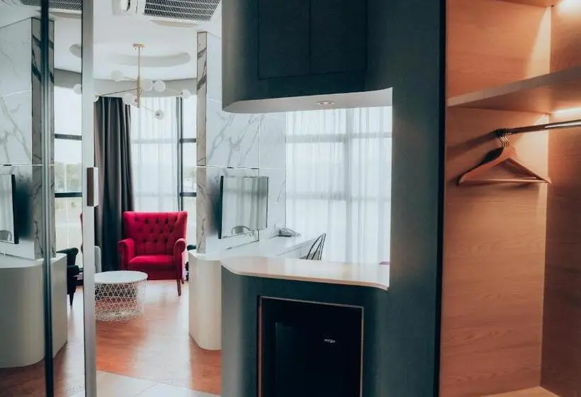سوئیت با تخت بزرگ, Amigo Hotel Bintulu