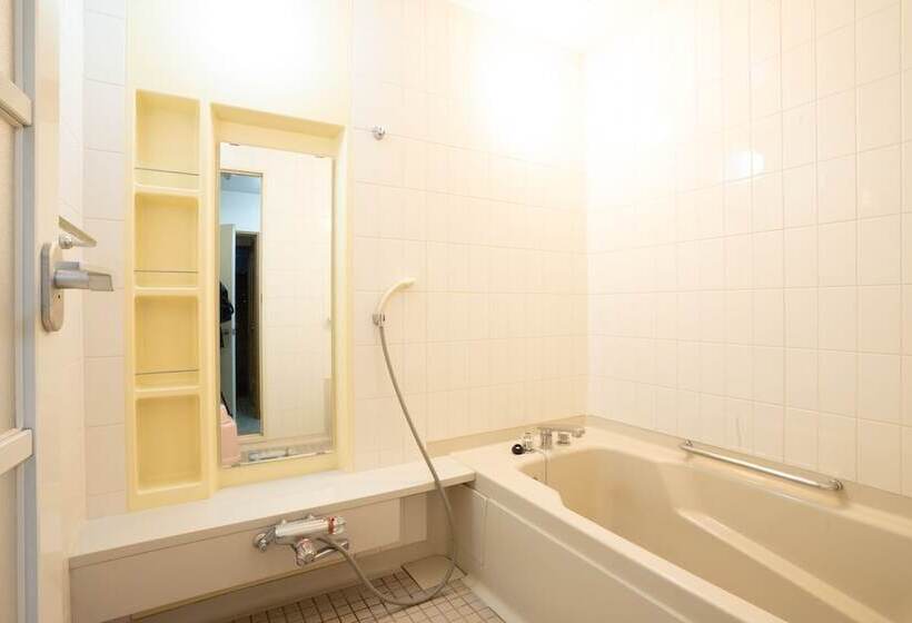 חדר משפחתי, Ishiuchibase