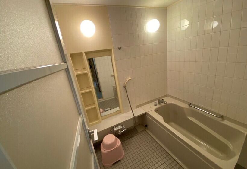 חדר משפחתי, Ishiuchibase