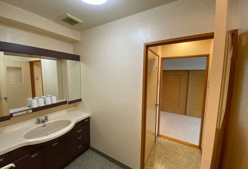 חדר משפחתי, Ishiuchibase