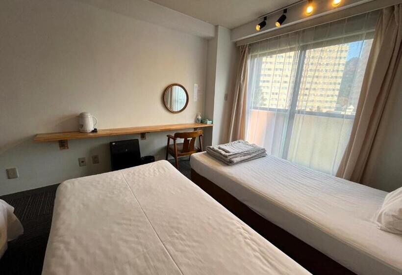 חדר אקונומי לשלושה, Ishiuchibase