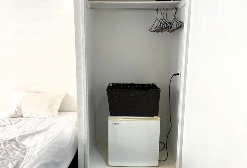 חדר אקונומי לשלושה, Ishiuchibase