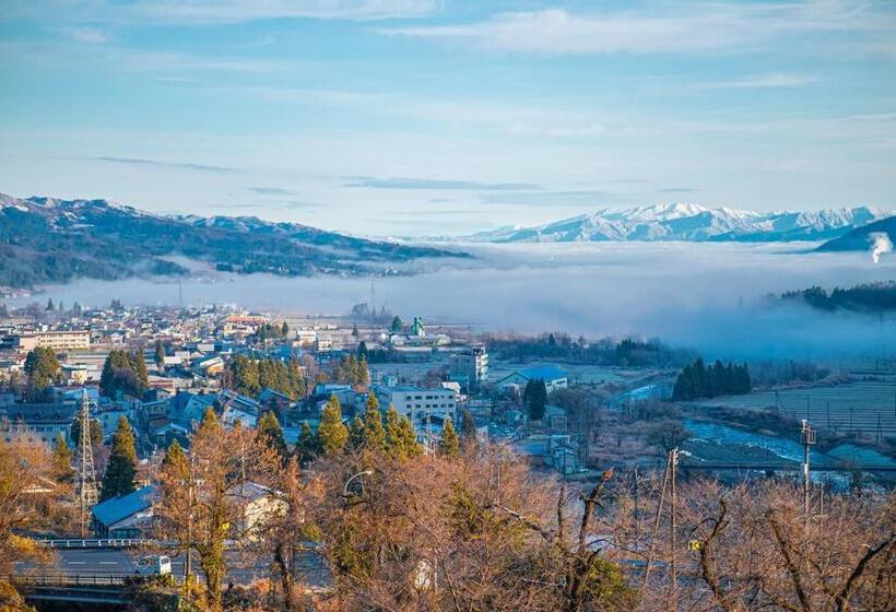 חדר אקונומי לשלושה, Ishiuchibase