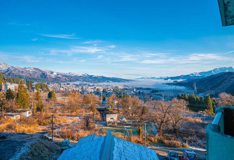 חדר אקונומי לשלושה, Ishiuchibase