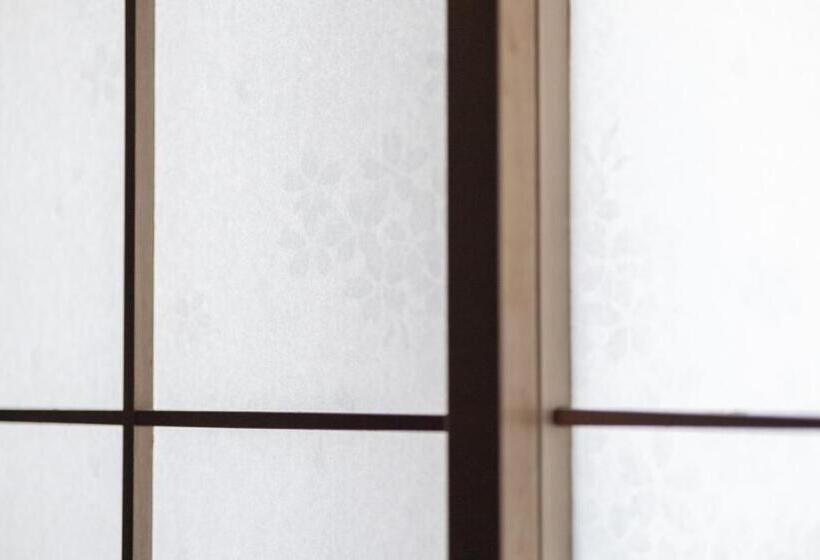 חדר סטנדרט לארבעה, Ishiuchibase