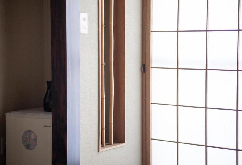 חדר סטנדרט לארבעה, Ishiuchibase