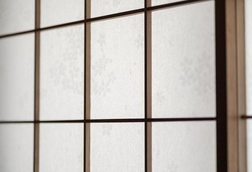 חדר סטנדרט לארבעה, Ishiuchibase