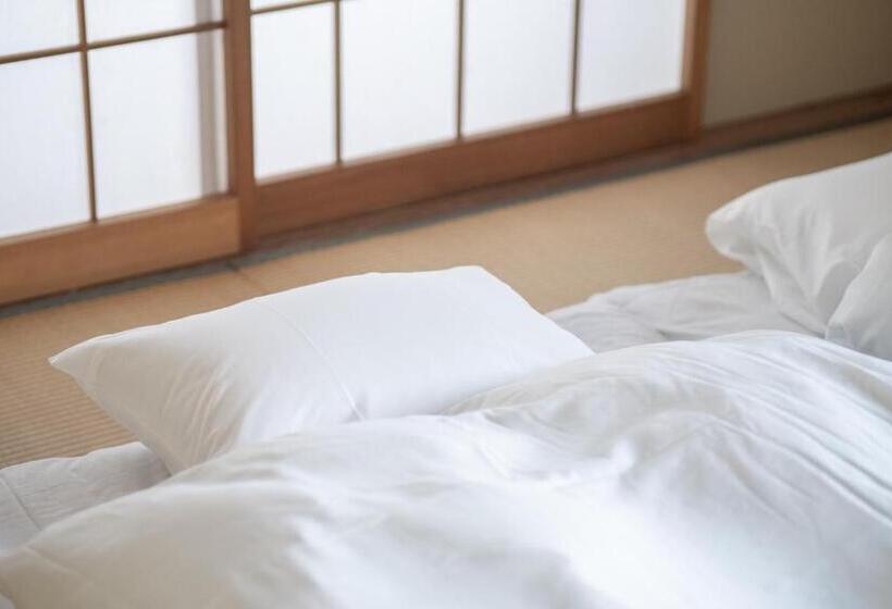 חדר סטנדרט לארבעה, Ishiuchibase