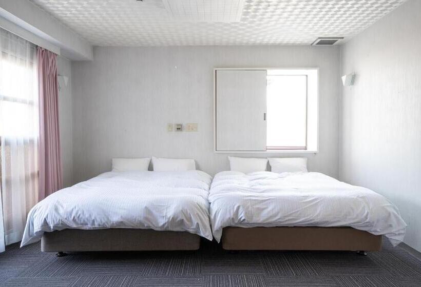 חדר משפחתי, Ishiuchibase