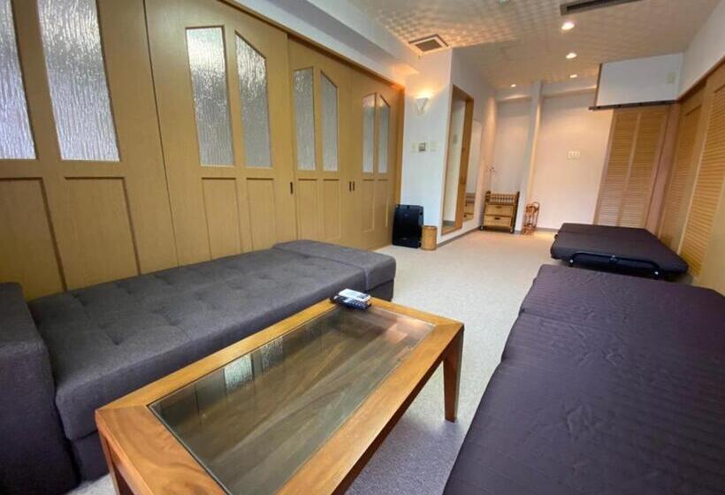 חדר משפחתי, Ishiuchibase