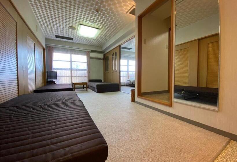 חדר משפחתי, Ishiuchibase