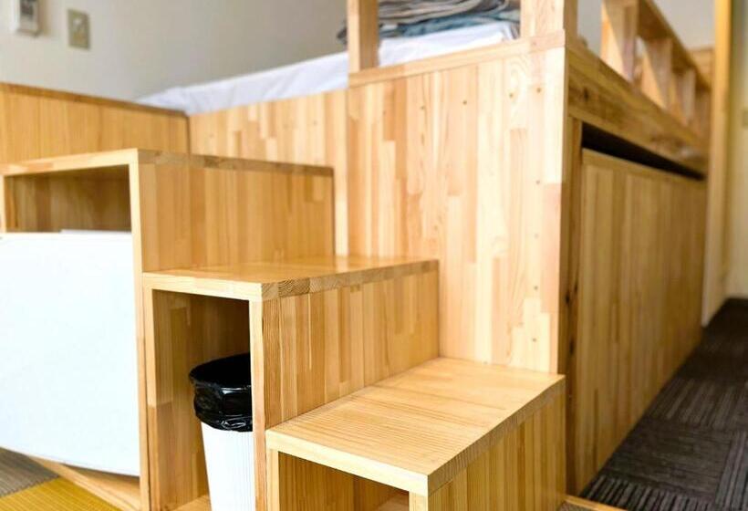 חדר סופריור לשלושה, Ishiuchibase