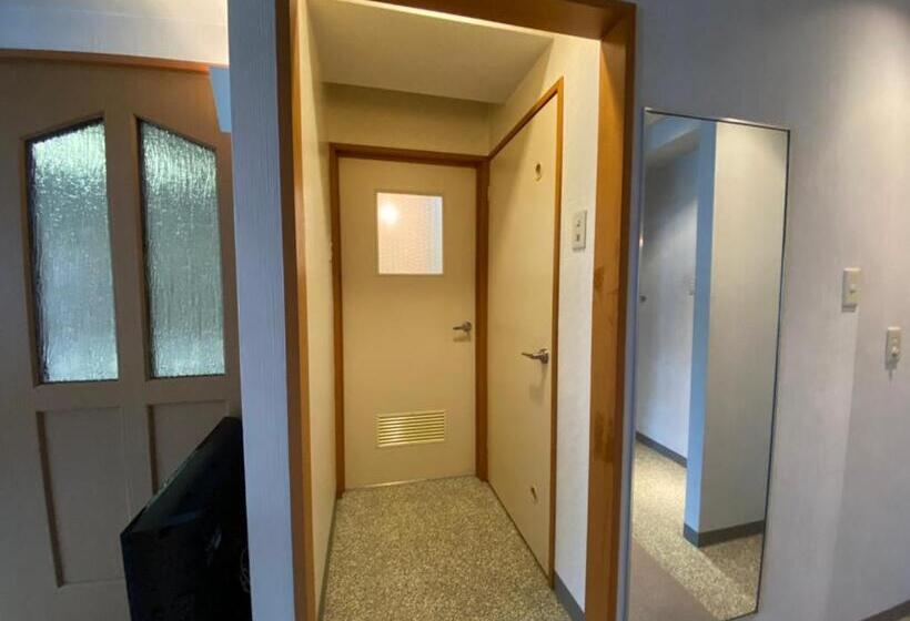 חדר משפחתי, Ishiuchibase