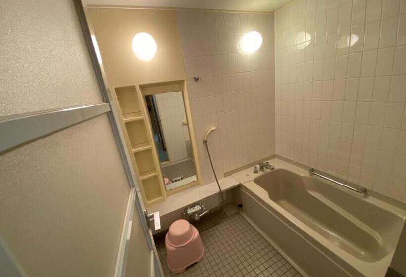 חדר משפחתי, Ishiuchibase