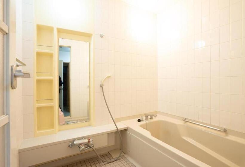 חדר משפחתי, Ishiuchibase