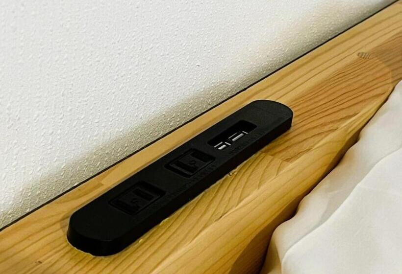 חדר סופריור לשלושה, Ishiuchibase