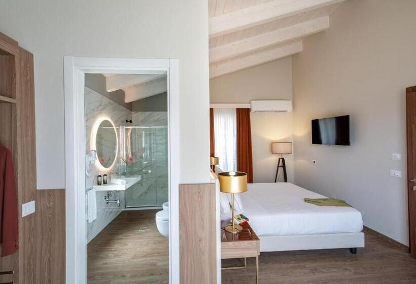 اتاق سوپریور, Della Piana