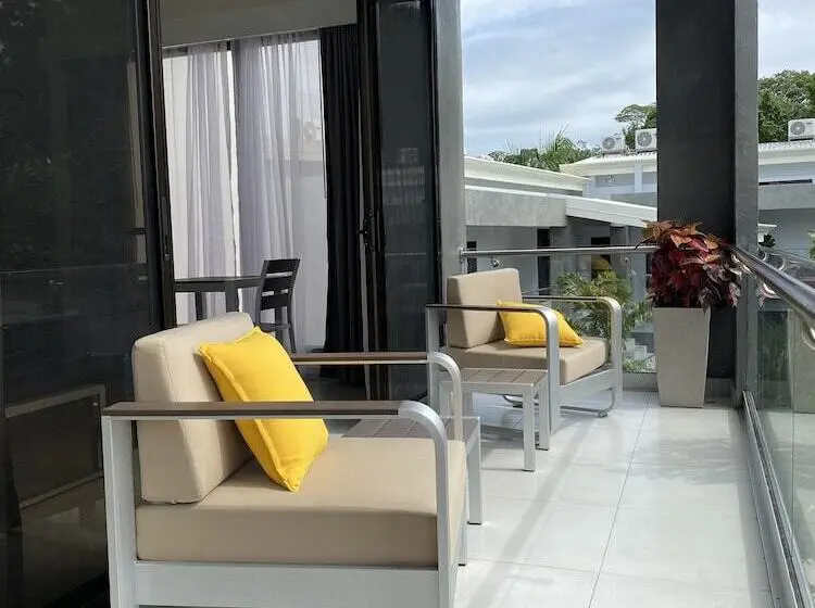 Premium Neljän Hengen Huone, Naoz