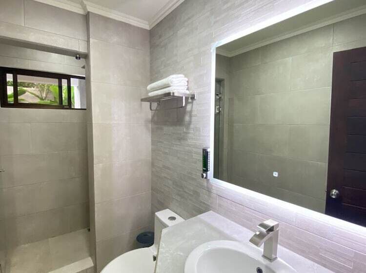 חדר סטנדרט, Naoz