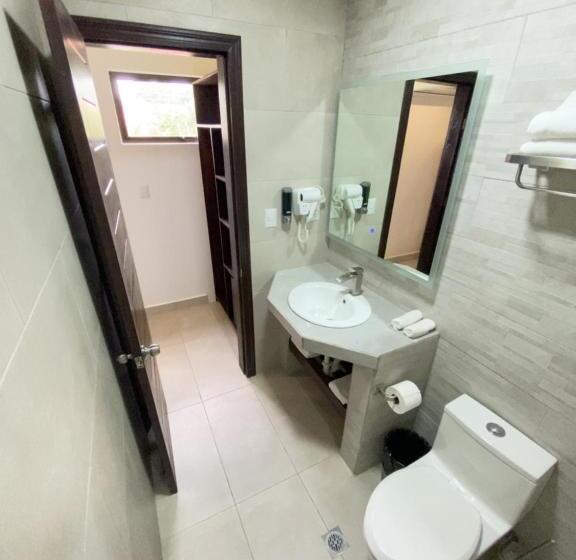 חדר סטנדרט לארבעה, Naoz