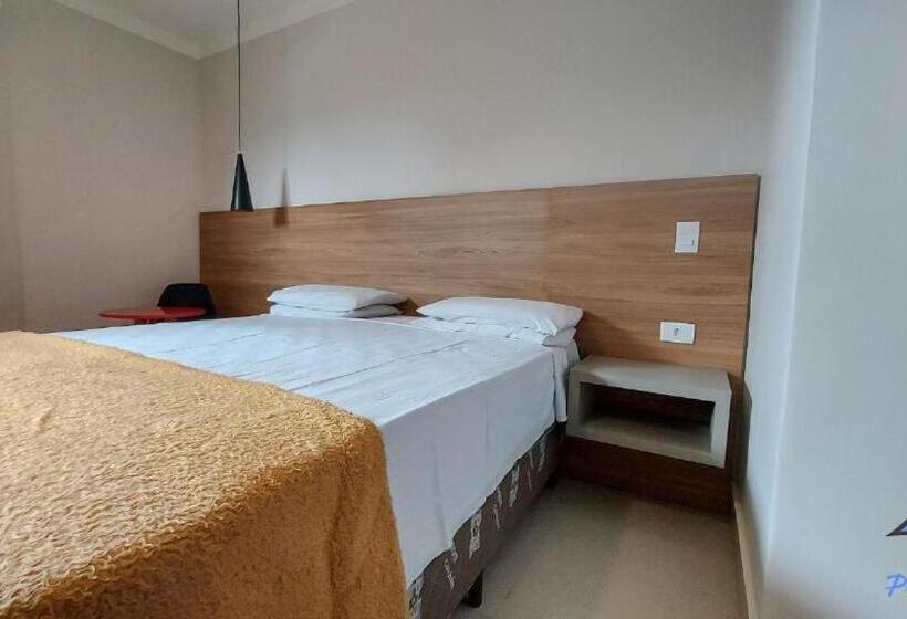 Quarto standard, Primeinn