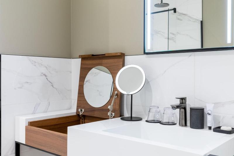 اتاق استاندارد با تخت بزرگ, Sapphire House Antwerp, Autograph Collection