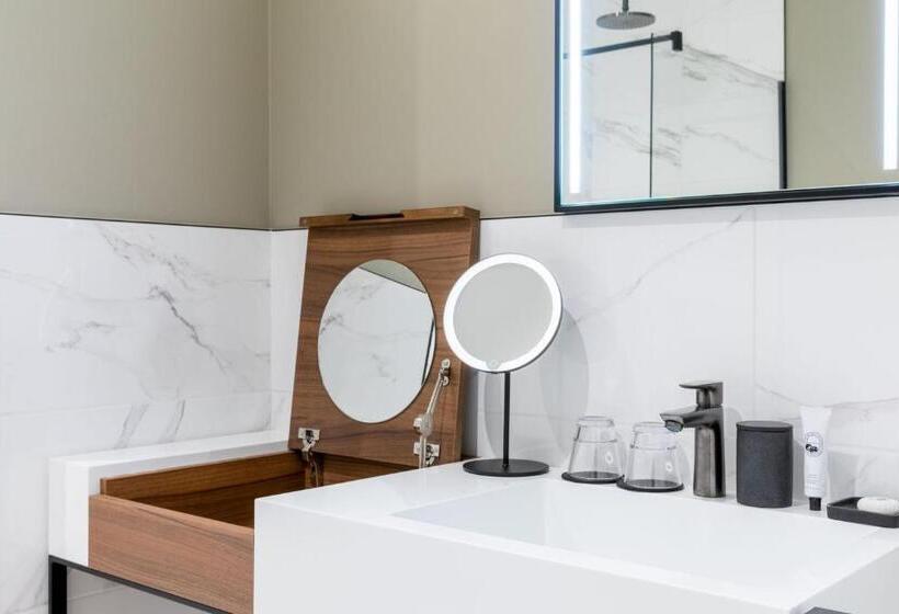 اتاق استاندارد با تخت بزرگ, Sapphire House Antwerp, Autograph Collection