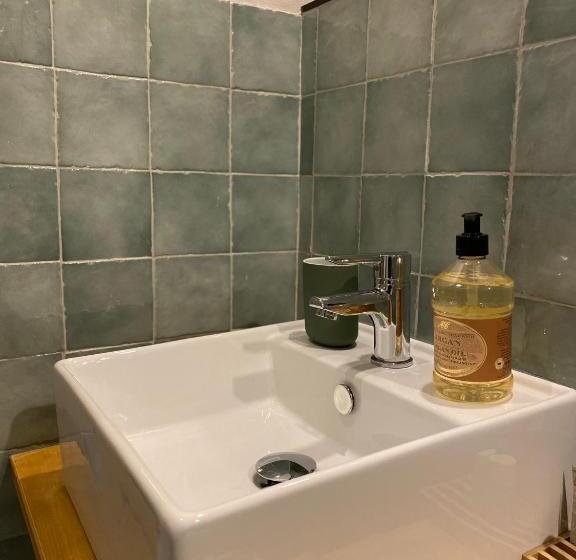 이코노미 룸, Casimiro Rooms