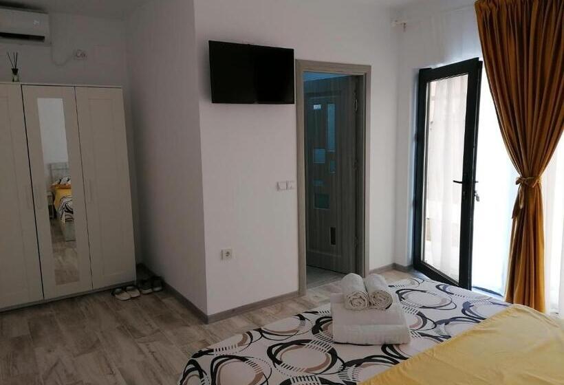 غرفة ديلوكس, Casutele Amaliei