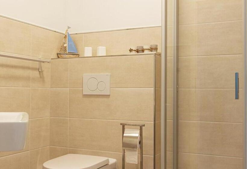 اتاق استاندارد سه تخته با بالکن, Pension Zur Regatta